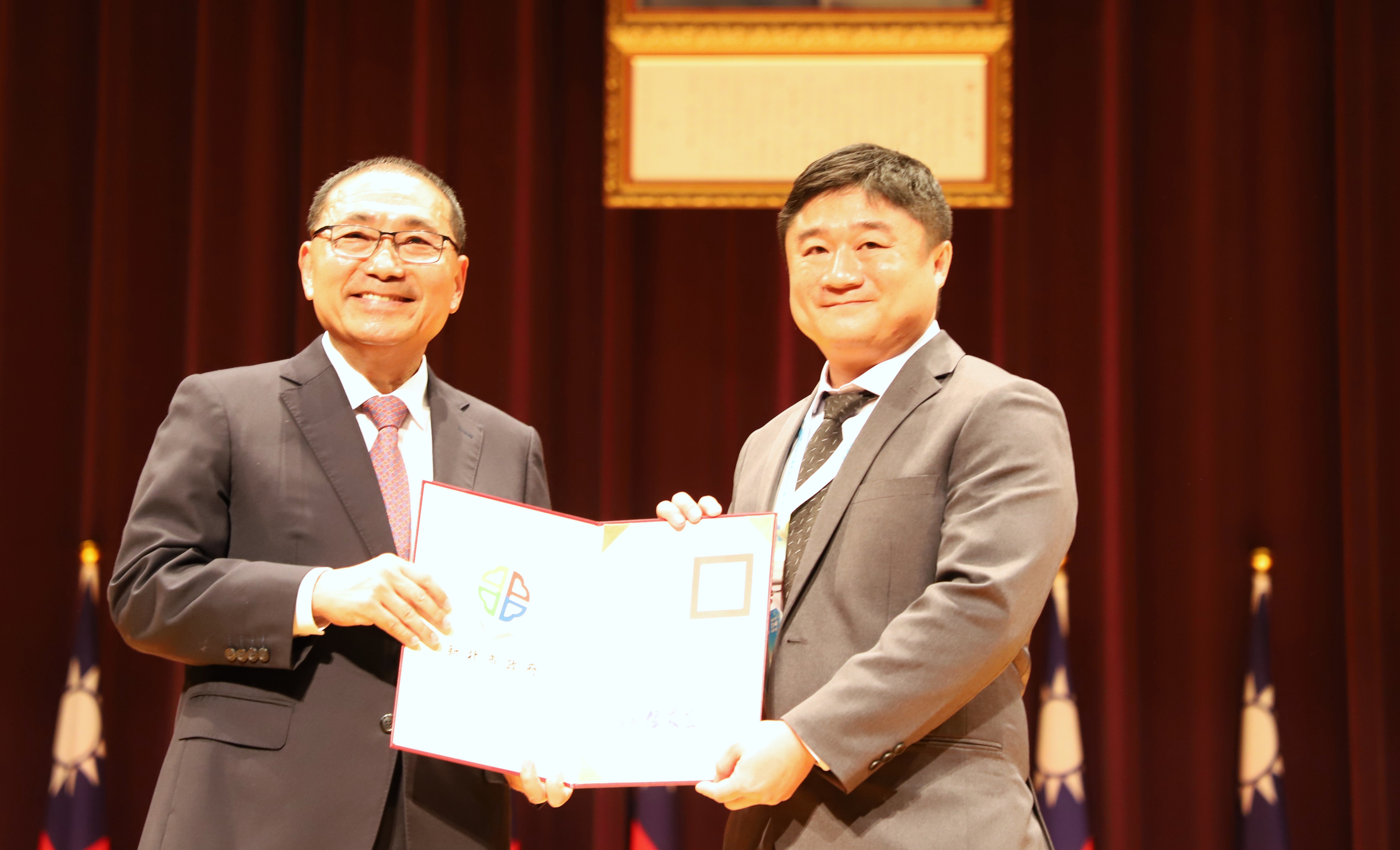 新北114新卸任校(園)長交接典禮 侯友宜勉勵以愛與責任啟動教育心未來