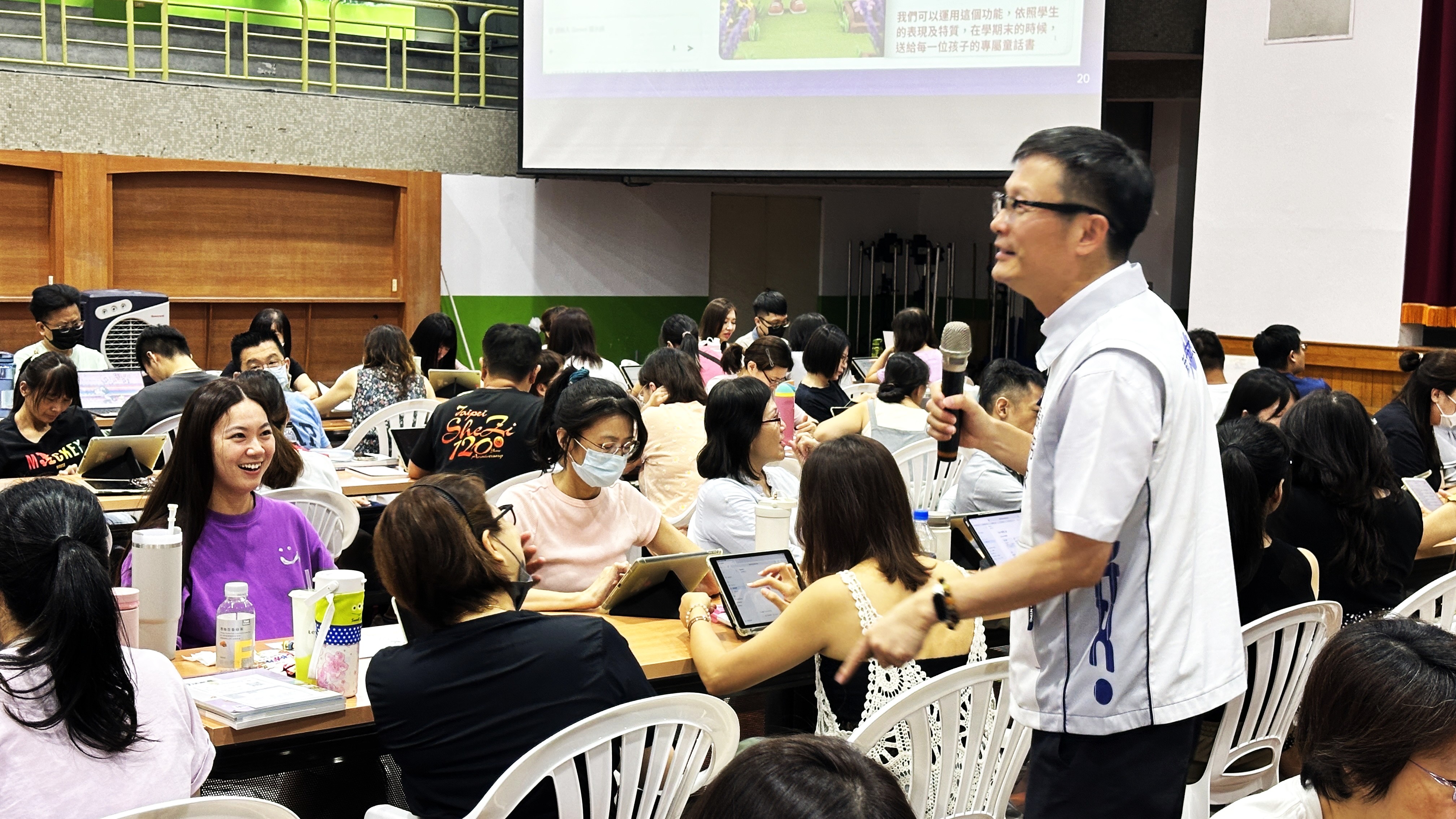 新北點燃AI教育引擎！全國最大場教師研習 局長親授實戰 300位教師打造專屬AI助理
