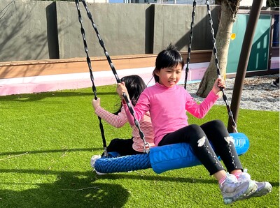 屯山國小-鞦韆飛起來　孩子在歡笑中練習協調與節奏