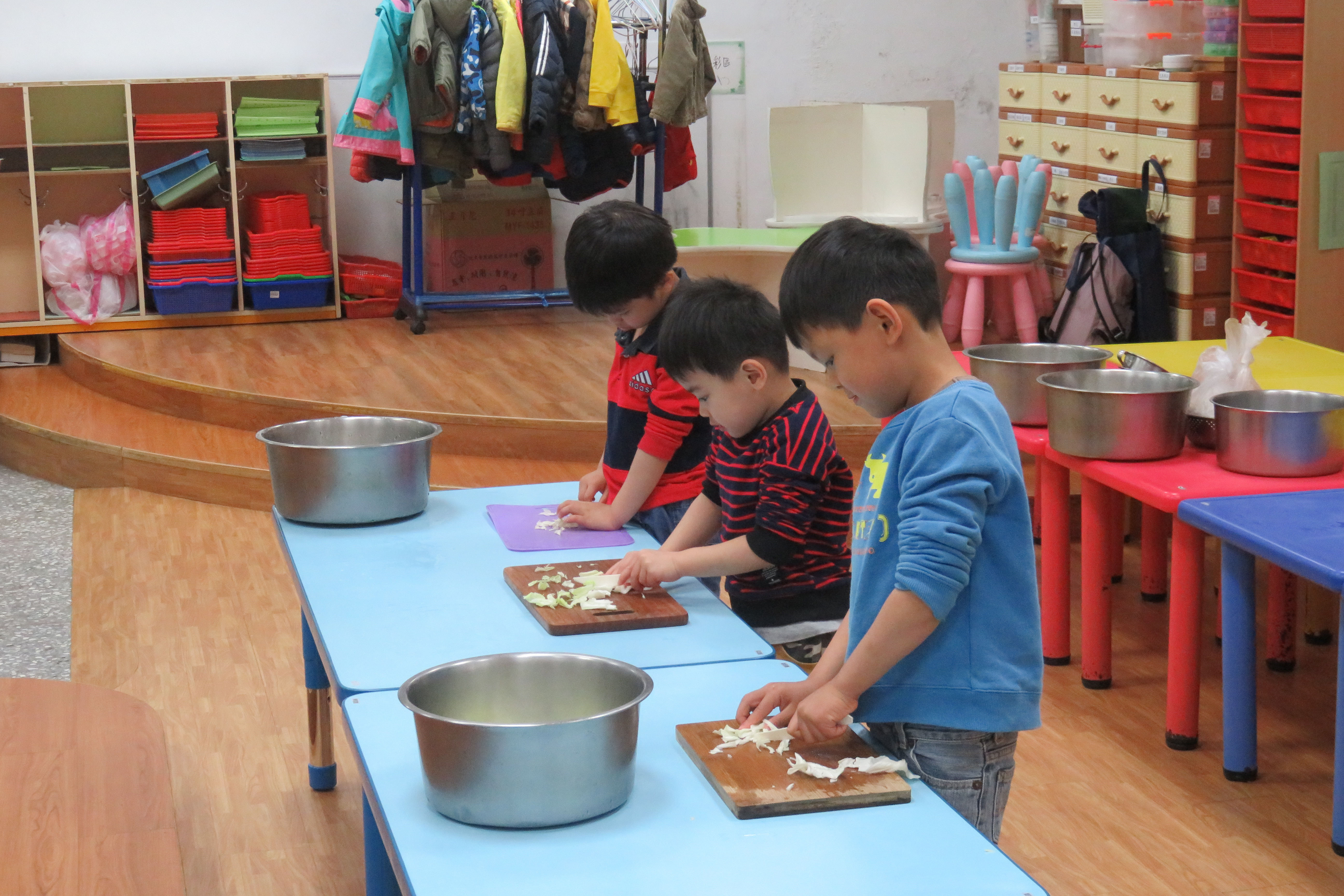 興華國小附幼學生參與準備餐點活動