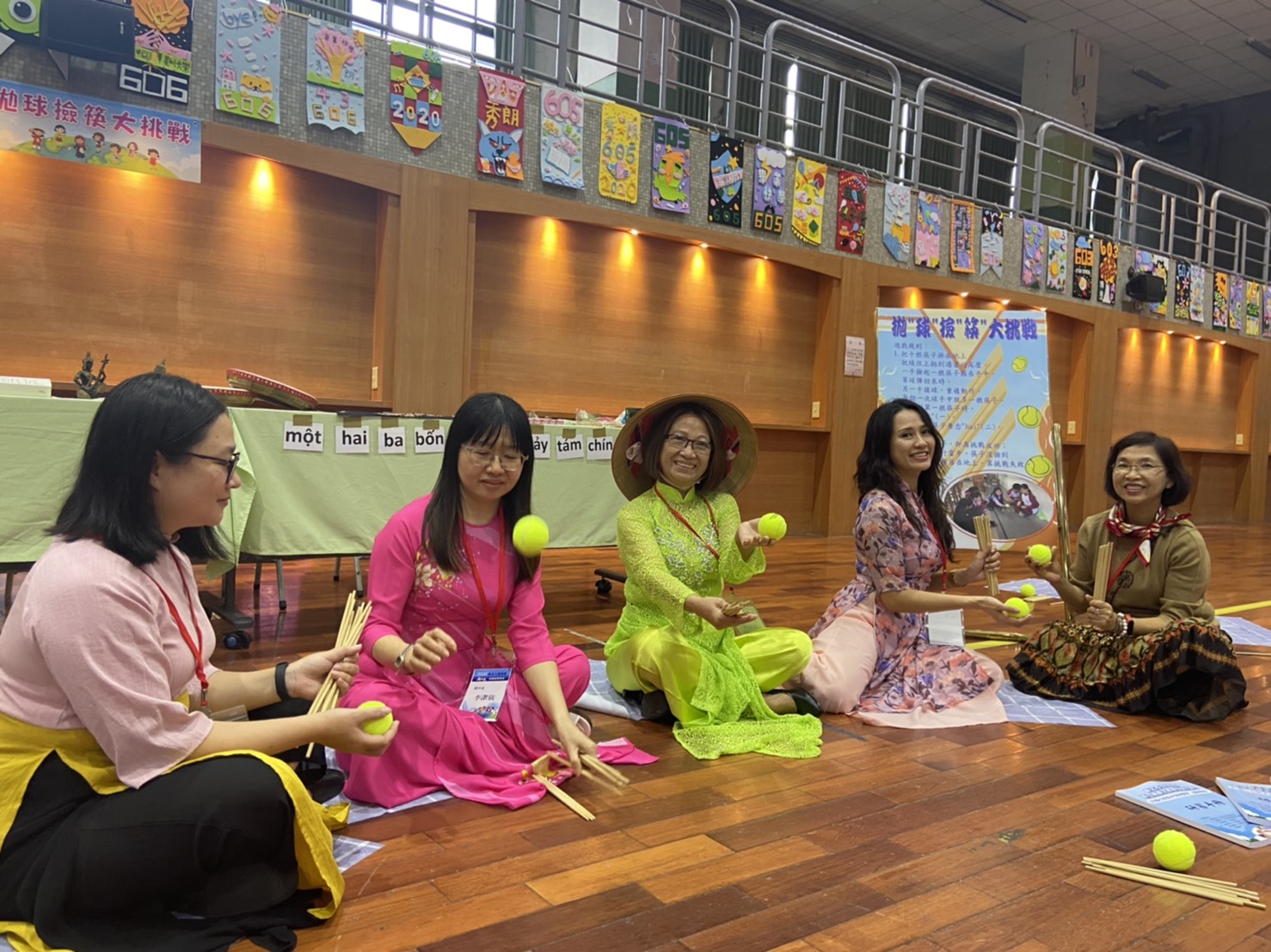 新北市新住民語文教支人員共備社群成果發表，結合東南亞童玩活動