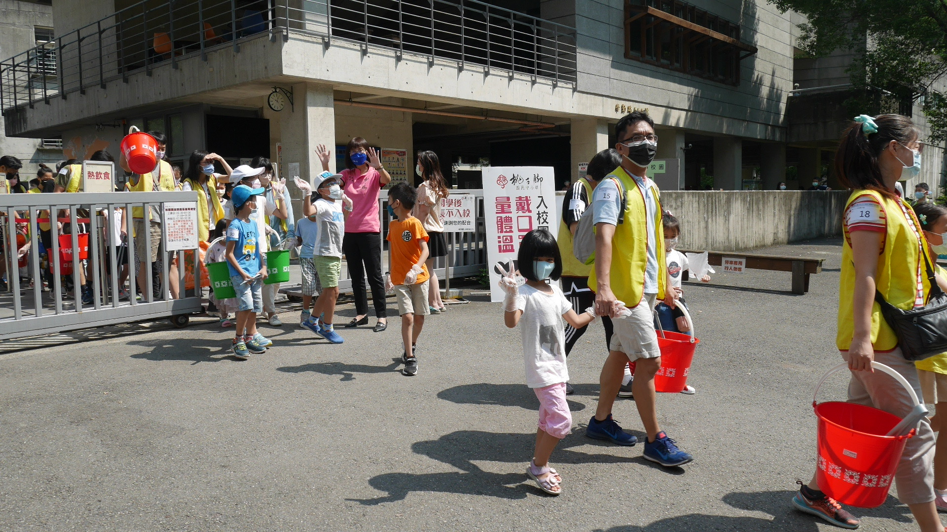 響應世界環境清潔日 近300親師生「愛桃子.淨校園」活動