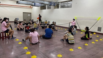 3.教師適應體育增能研習坐地排球課程(資料照).jpg