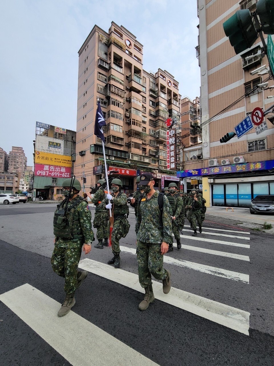 新式14天教育召集活動 國軍官兵進駐蘆洲國中
