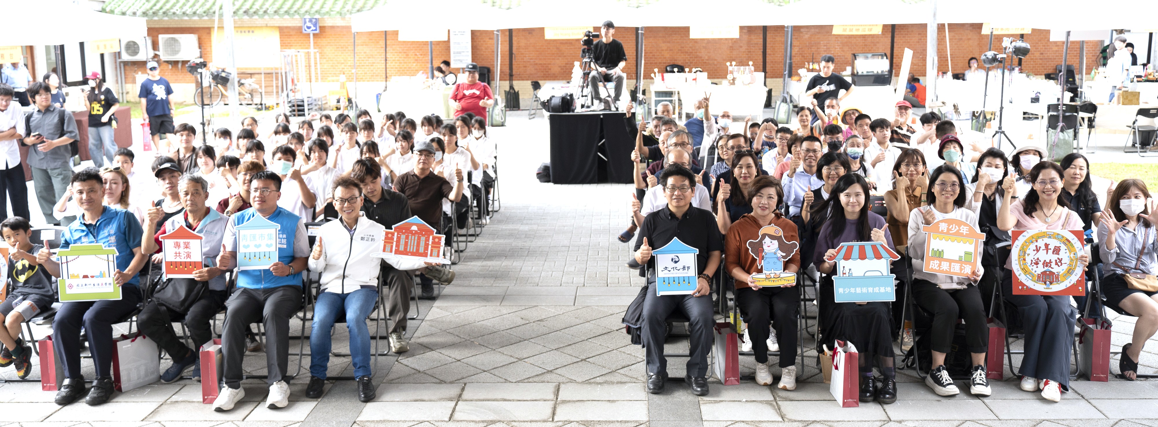 現場齊聚多校團隊、家長與貴賓,共同參與青少年藝術育成基地成果展