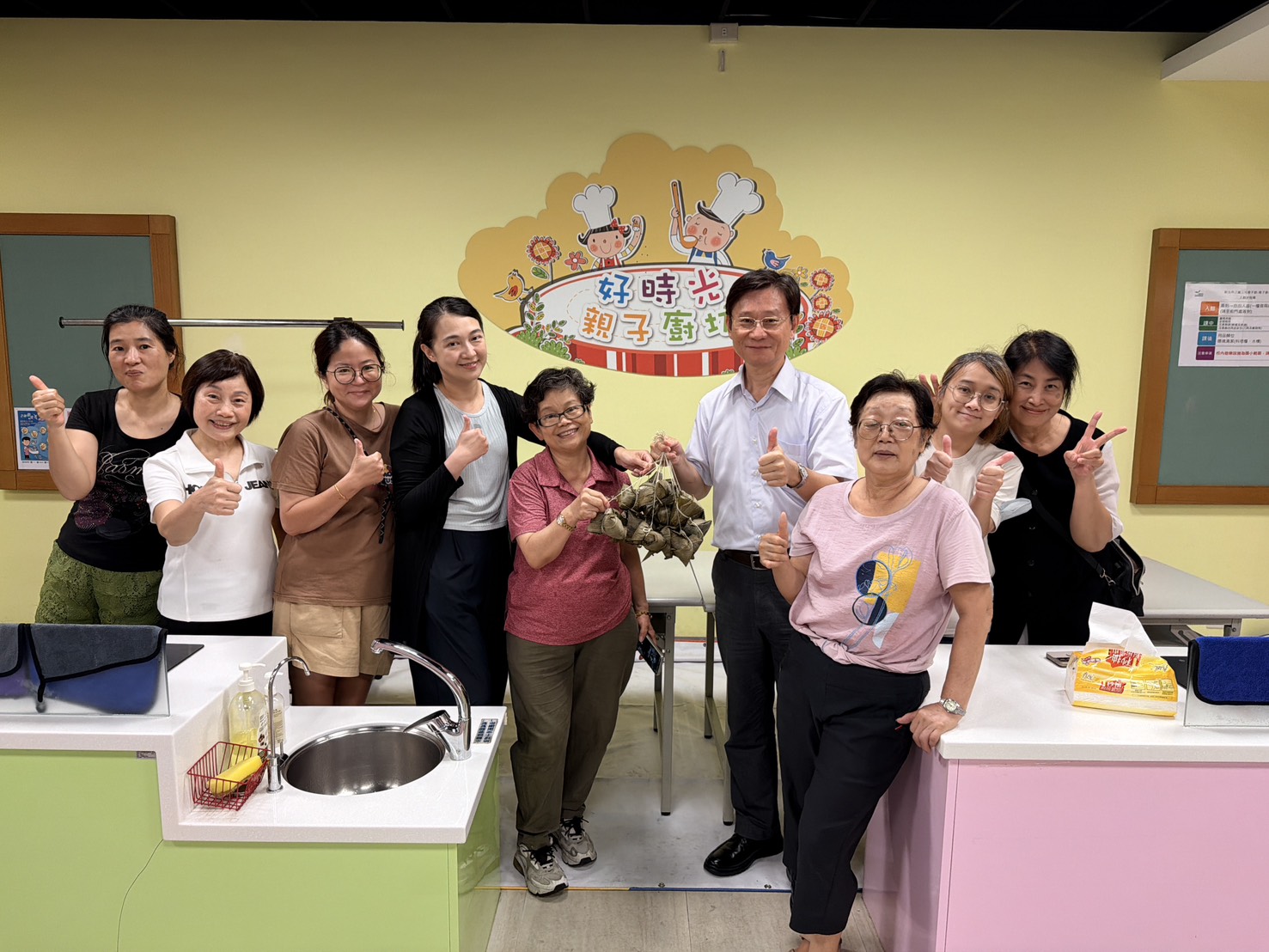 擊劍小劍客包粽趣！三光國小端午親子傳情