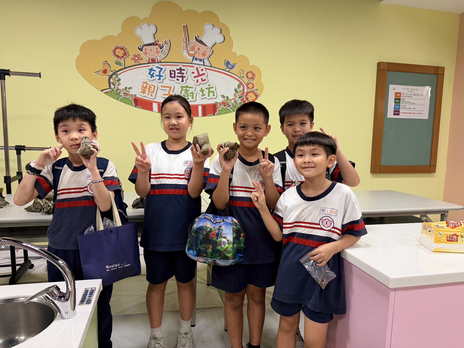 擊劍小劍客包粽趣!三光國小端午親子傳情