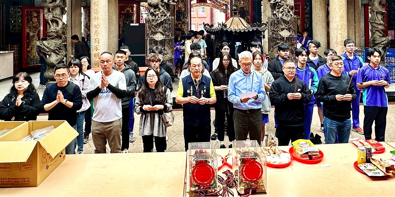 三重商工辦理「包粽包中」誓師活動在校長帶領下前往義天宮祈福_0_0.jpg