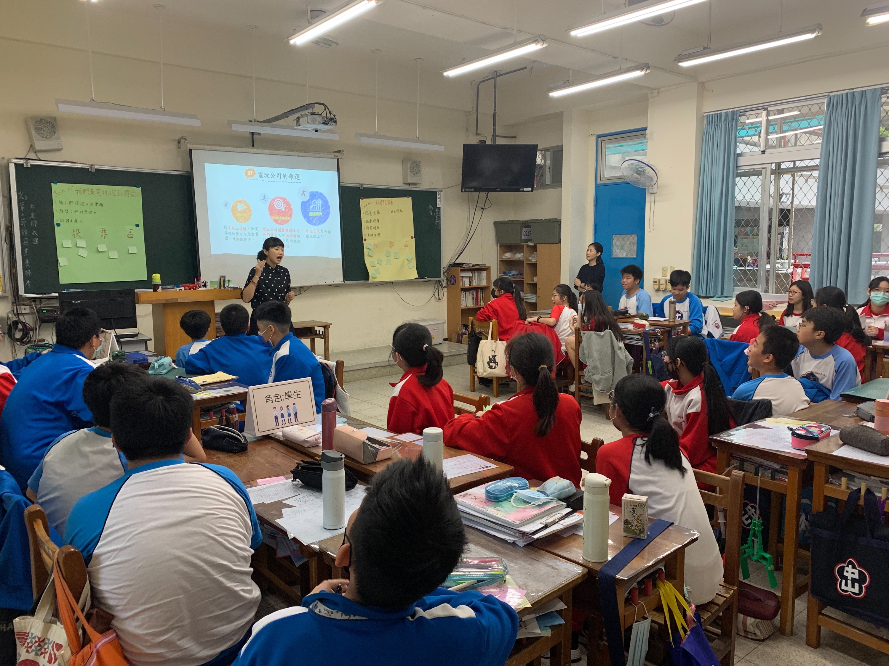 中山全校七年級近900名學生，在進入國中後即開始學習「品閱心視野-媒體識讀」這門課.