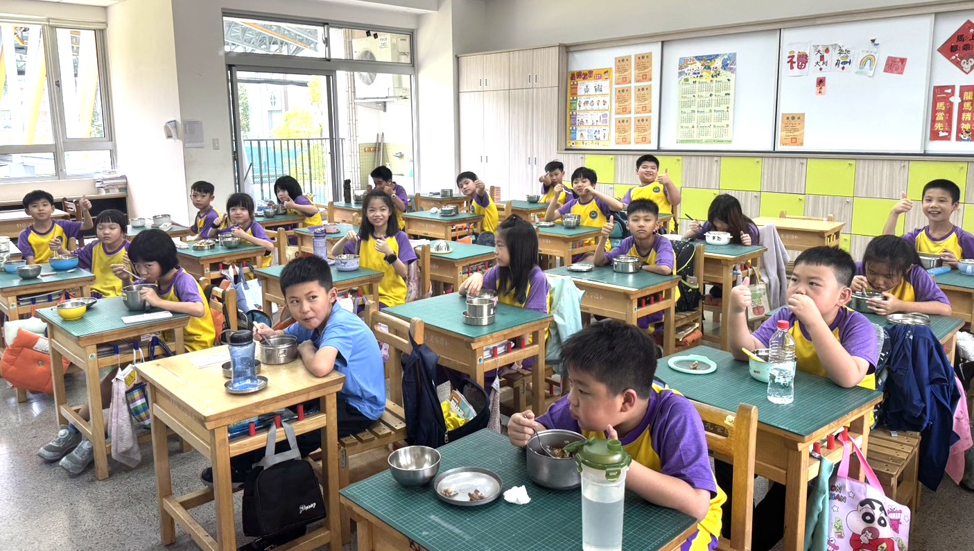 以「增加支持、穩定教學現場」為核心，讓教師在協助學生用餐安全育及營養教育的同時_0.jpg