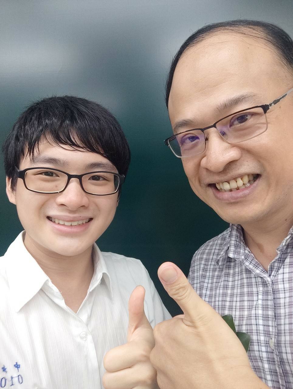 劉彥暐同學理工路上堅持不懈，感謝導師指導.jpg
