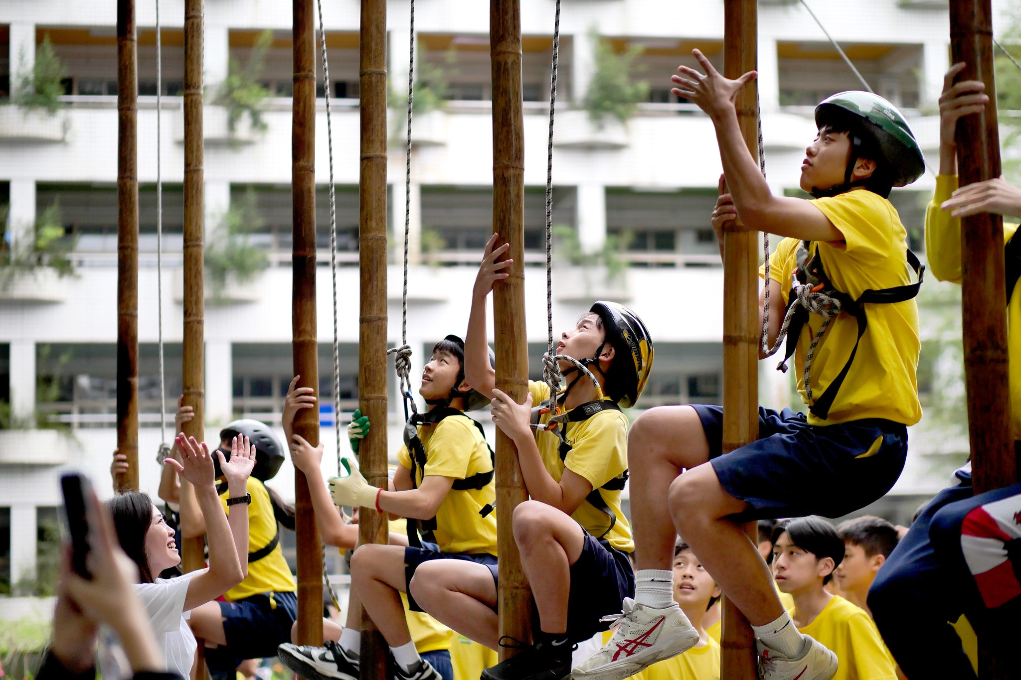 南山中學登高爬竿比賽