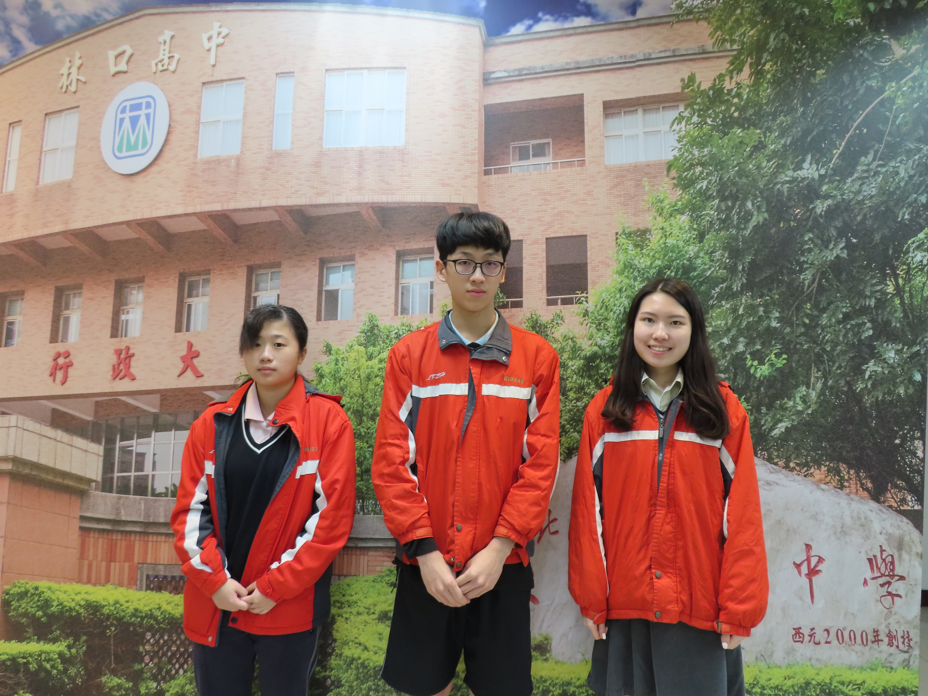 右1_張杞埼、中_楊子毅、左1_蔡亞臻.JPG
