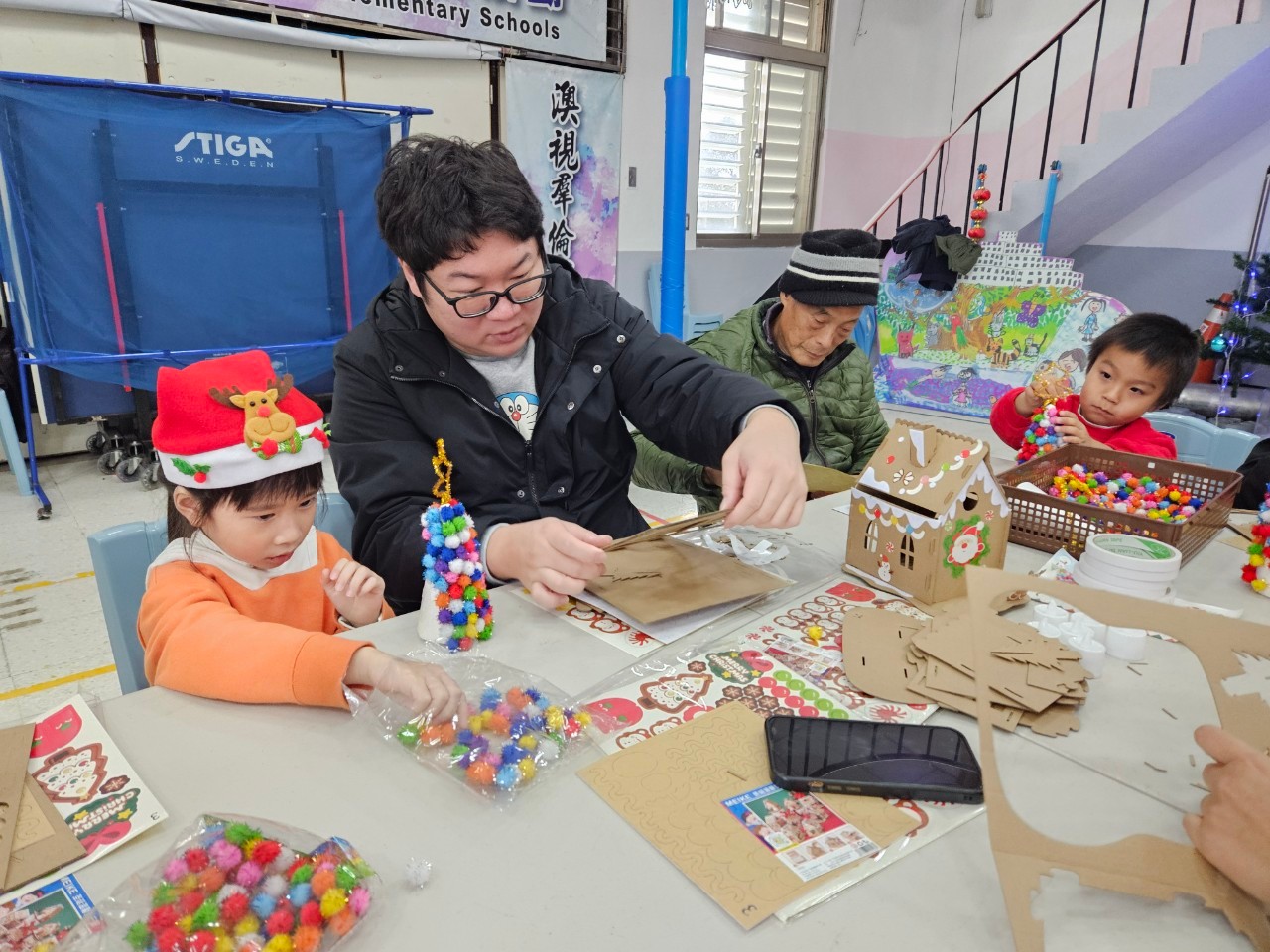 教育新聞-貢寮海洋公共親子中心歡慶聖誕節 親子齊聚共度歡樂時光-新北市政府教育局