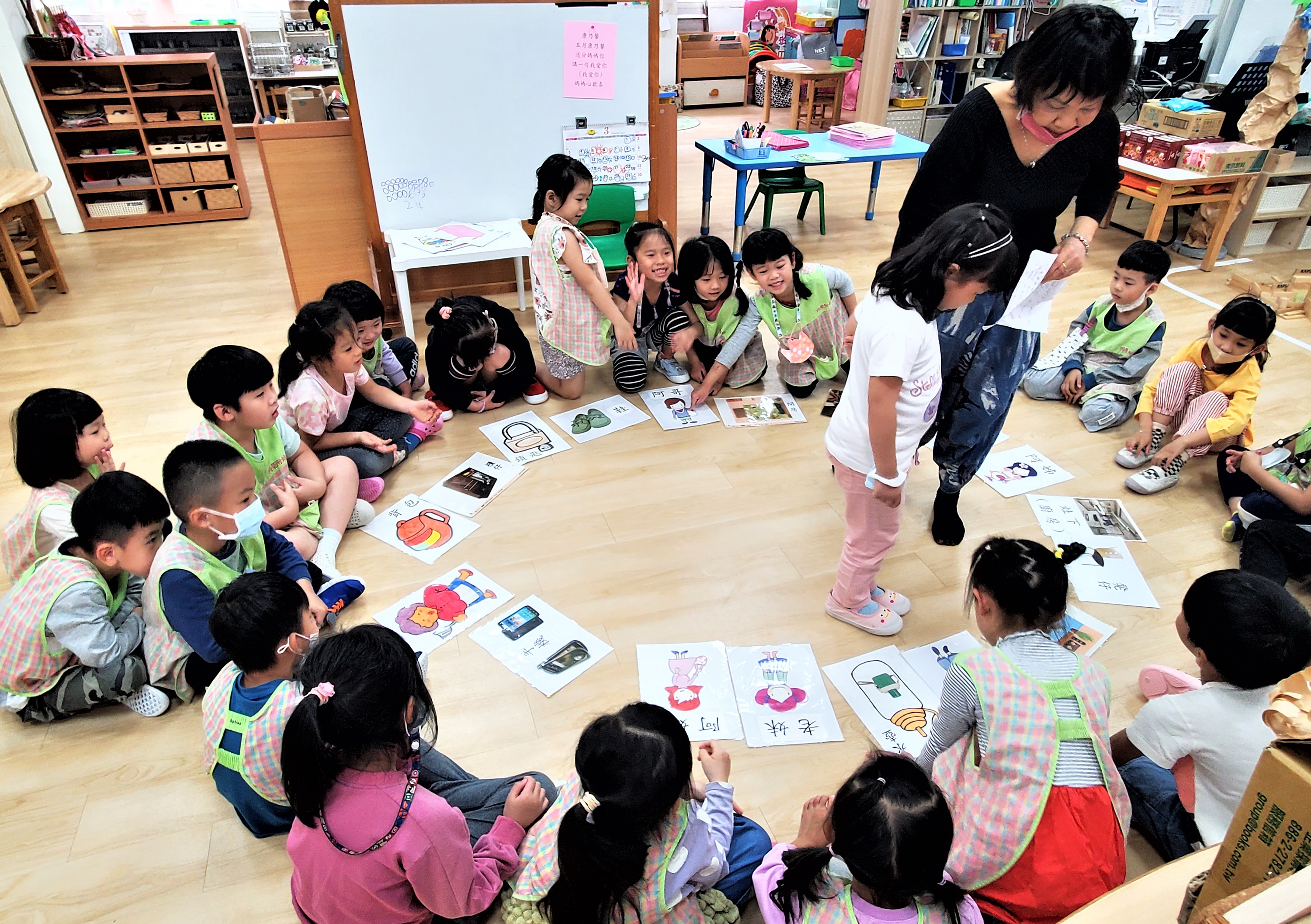 同榮國小附設幼兒園-客語日蓮蓮老師帶領孩子透過遊戲學習客語-.jpg