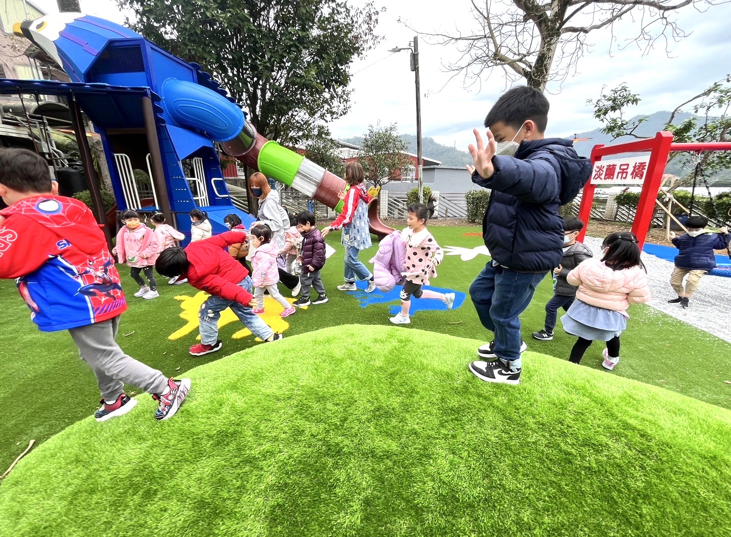 和平國小老譍溜滑梯