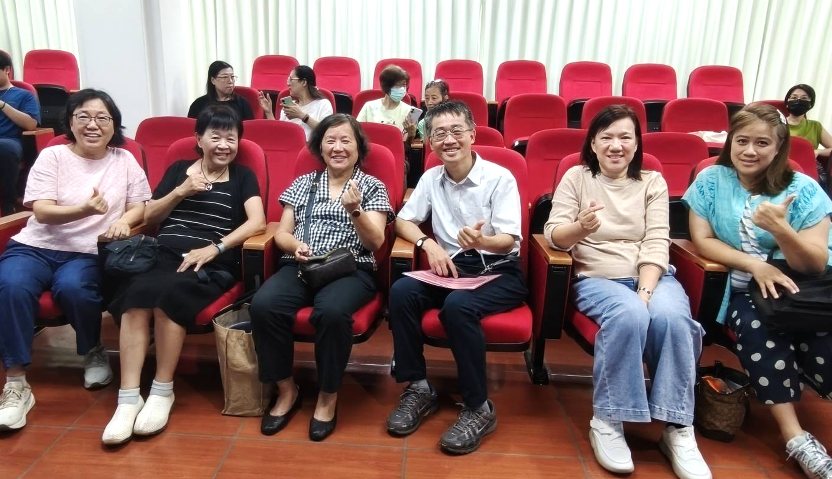 專家交流（左起：林秀慧教授、徐美鈴督導、臺灣大學社會工作學系鄭麗珍教授、新北市_0.jpg