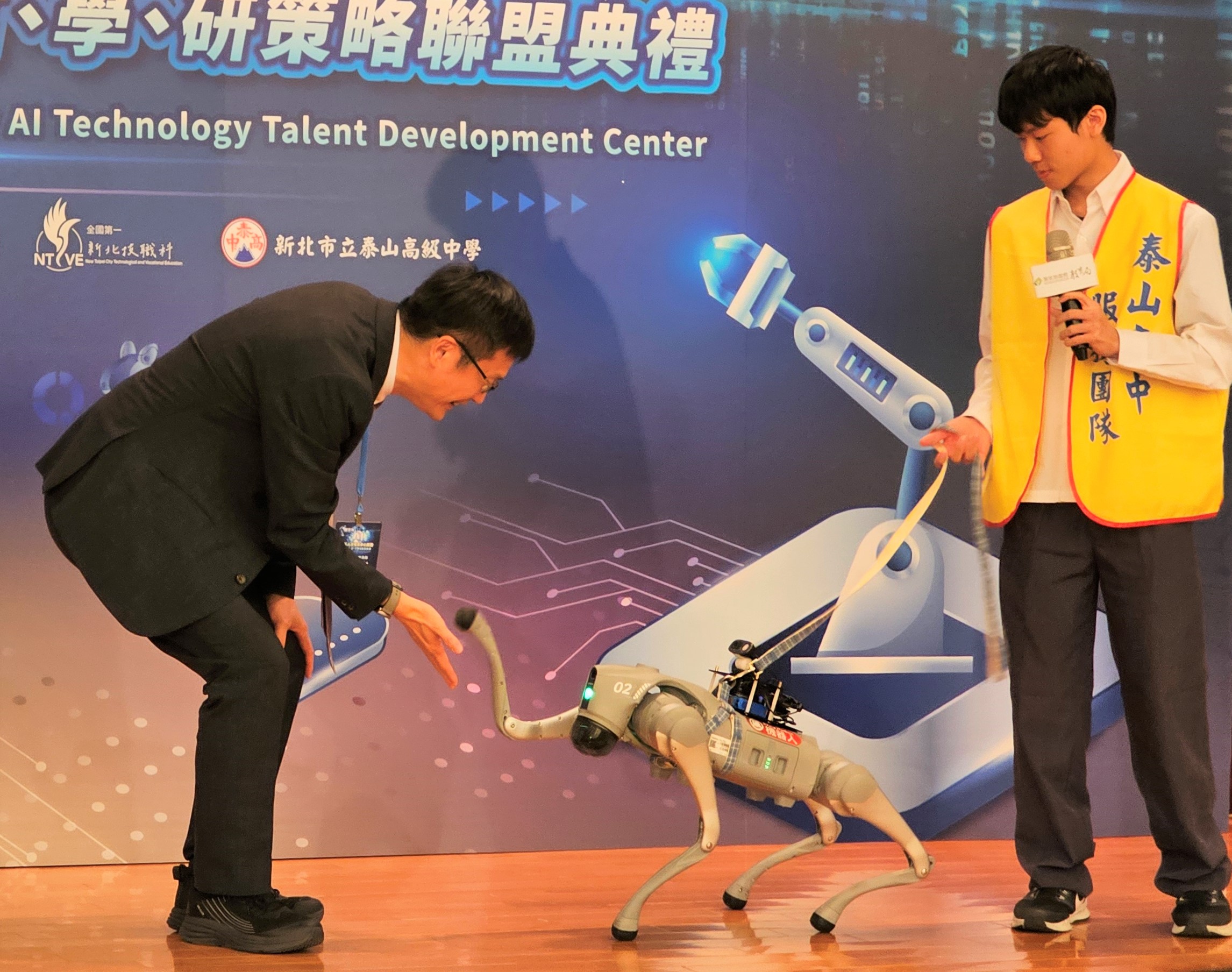 教育新聞-新北全方位人才培育從AI科技到健康醫療AI校犬小泰展現豐碩成果-新北市政府教育局