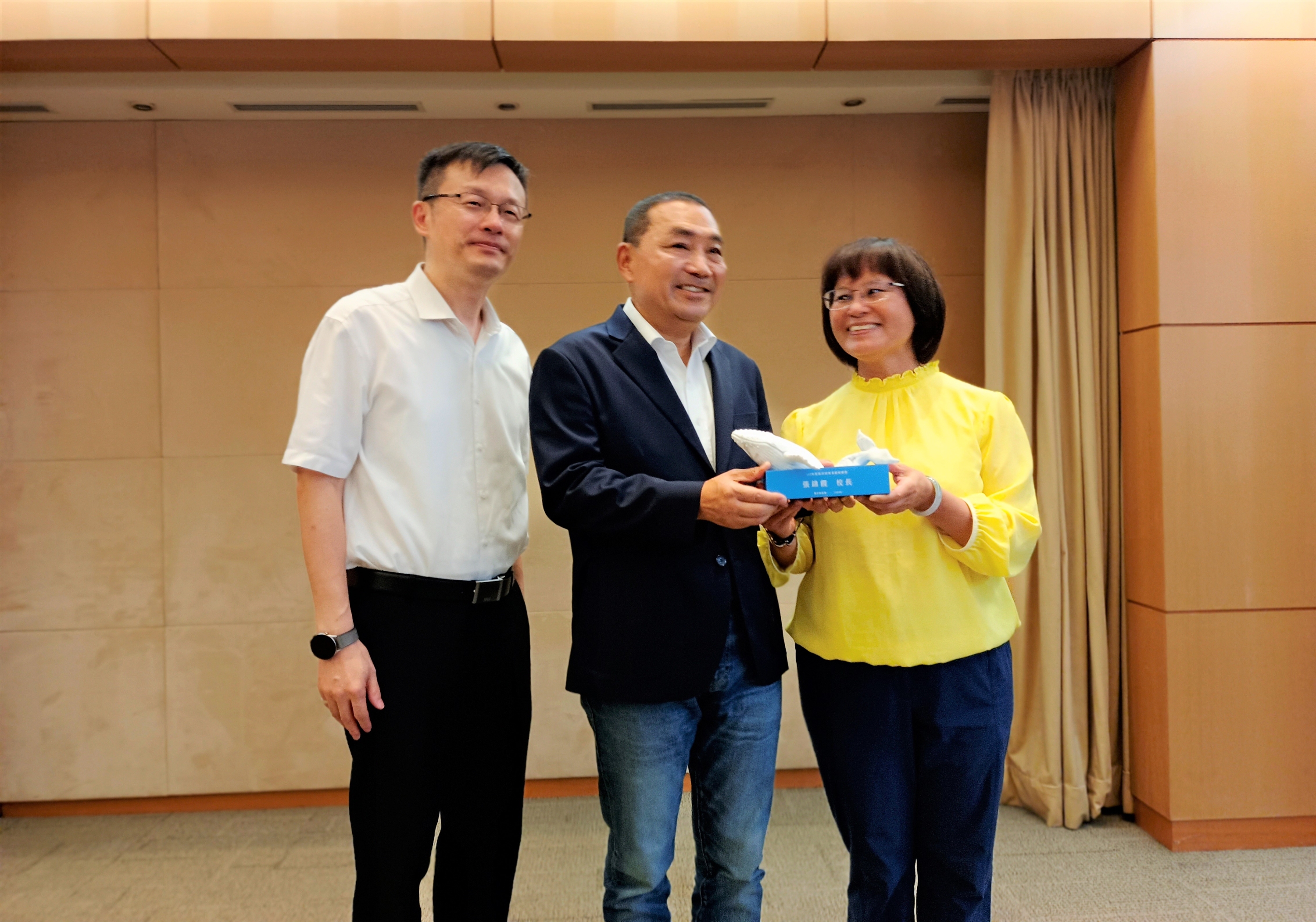 教育新聞-張錦霞校長深耕新北海洋教育獲「海洋保育貢獻楷模個人獎」-新北市政府教育局