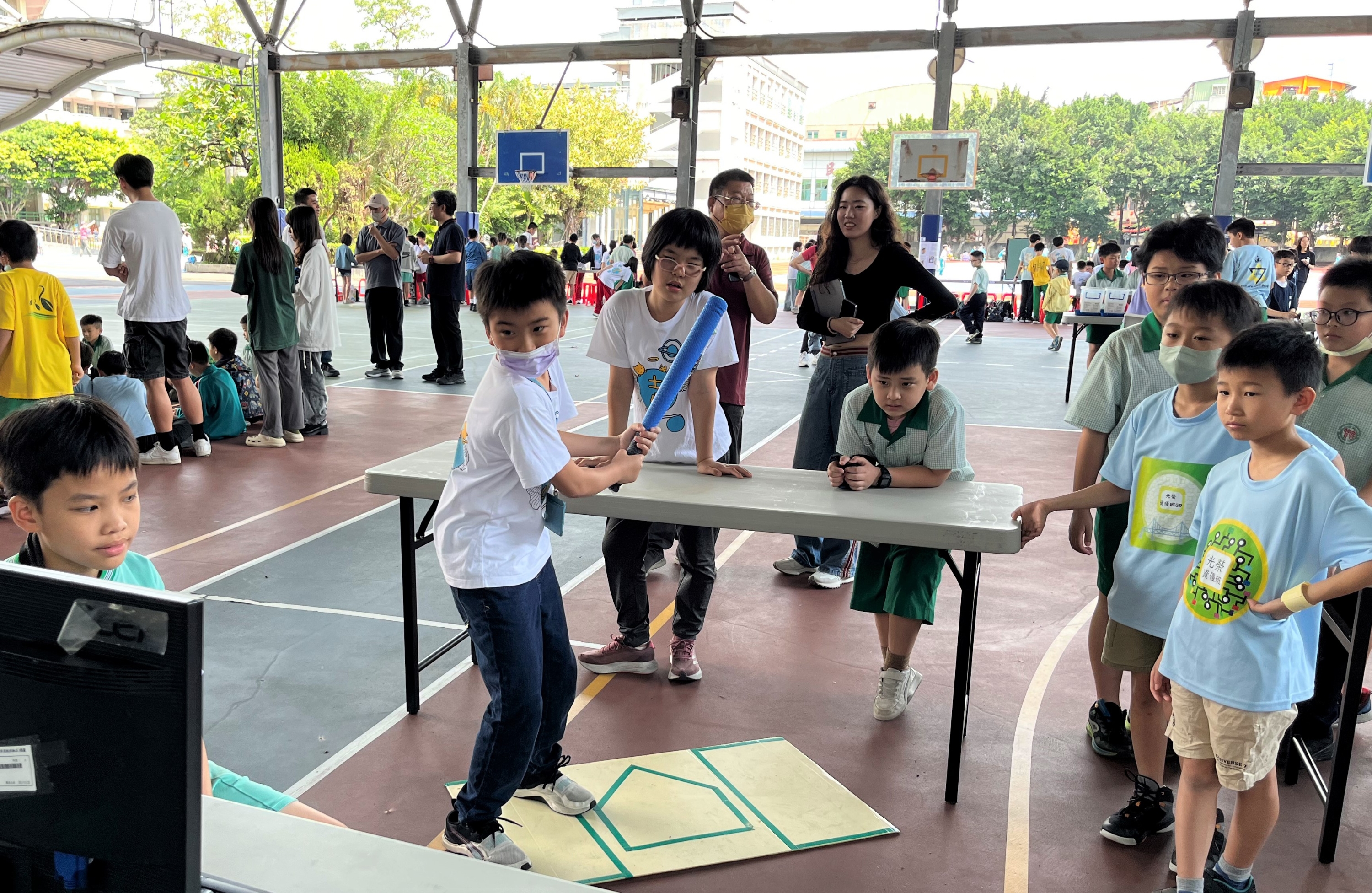 思賢國小「STEAM夢想家2024」社群老師帶領五年級創思課，設計體感遊戲-強棒出擊_0.jpg