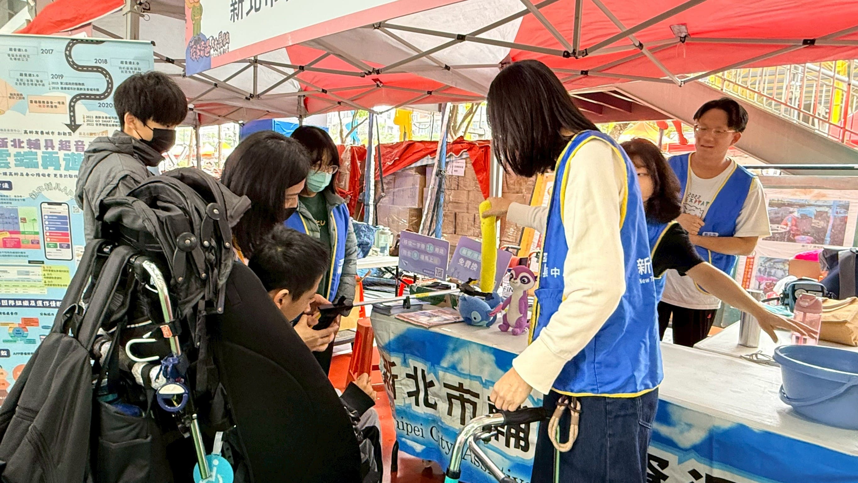 新北市社會局輔具資源中心設攤體驗.jpg