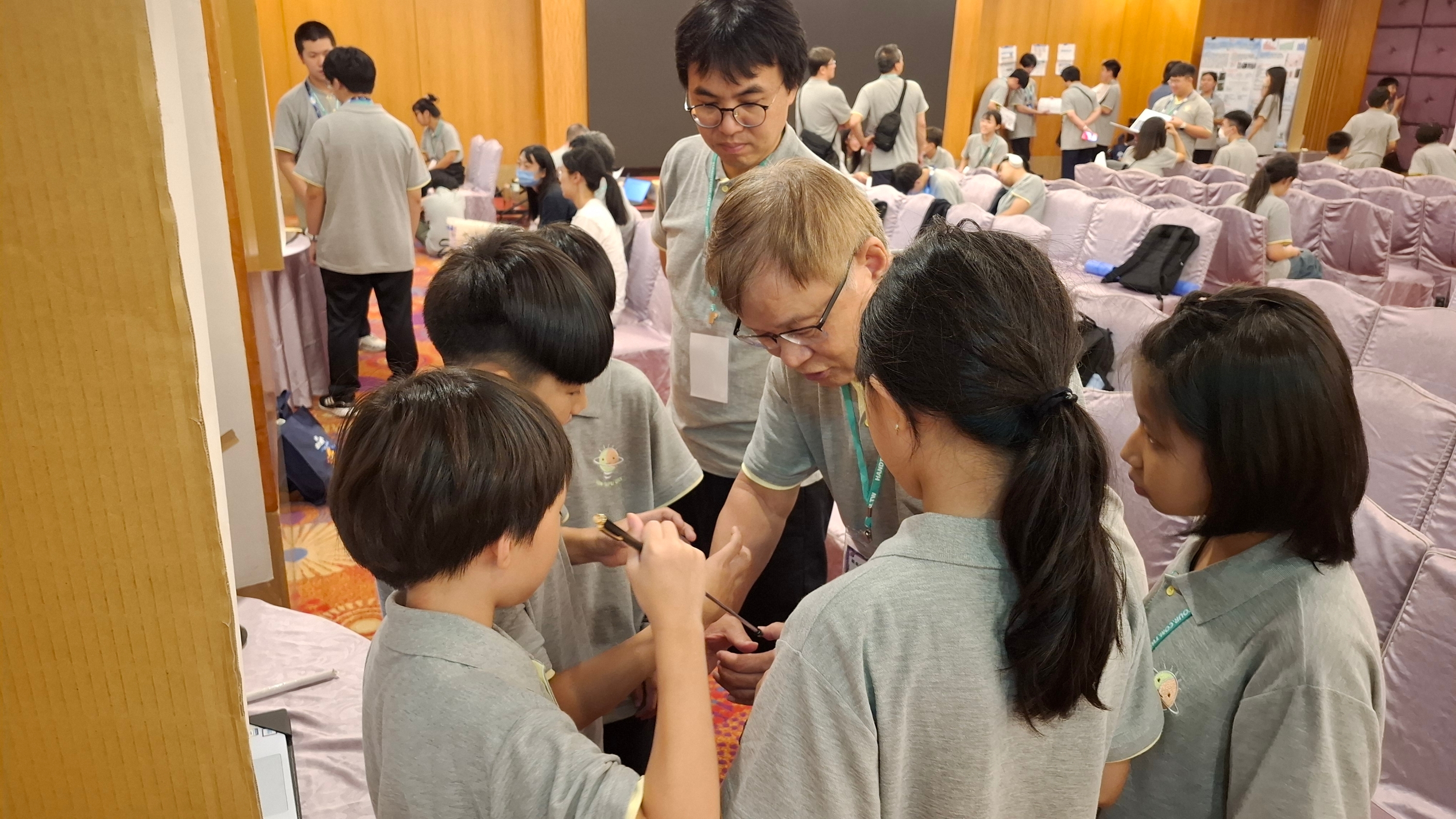 新北師生賽前模擬演練,透過專家提問與實戰演練,精進發表技巧及臨場應答能力.jpg