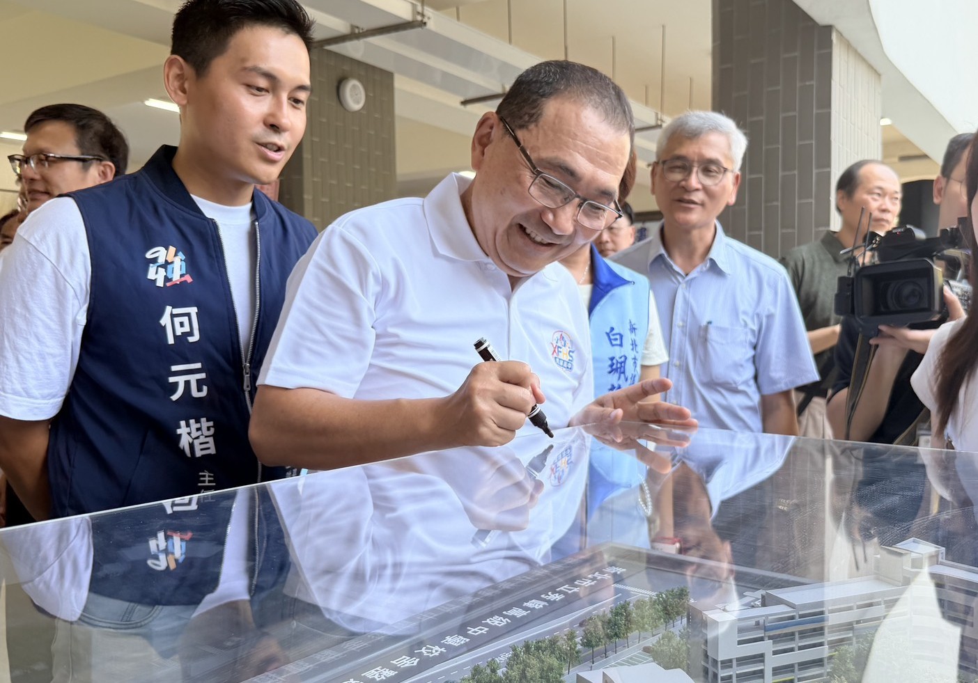 新校舍規劃2棟6至7層建築，設有39間普通教室、12間專科教室及智慧教學設備，打造安全、_.jpg