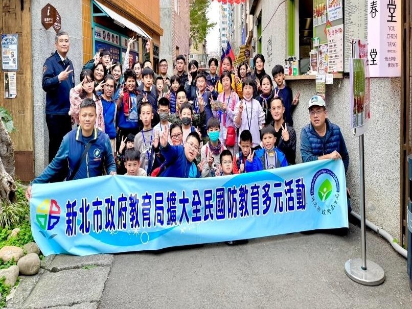 柯俊益教官策辦全民國防寒假育樂營，引導學生從體驗中深化全民國防意識。_0.jpg