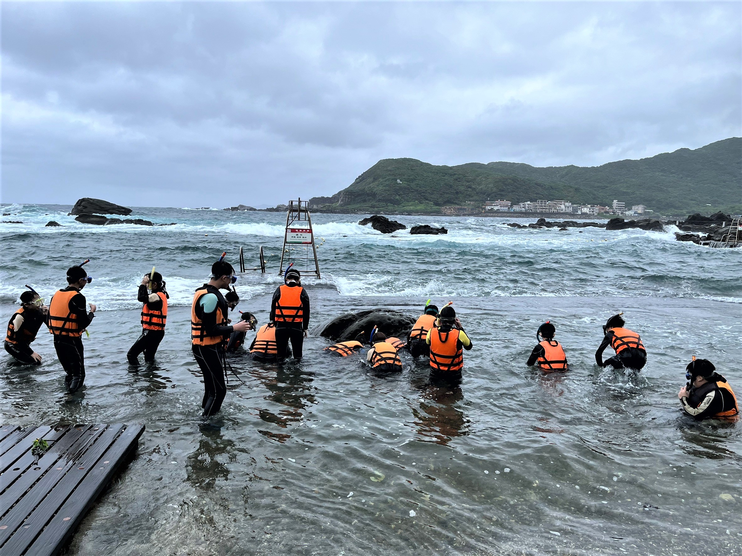永吉國小學生浮潛觀察海洋生物_0.jpg