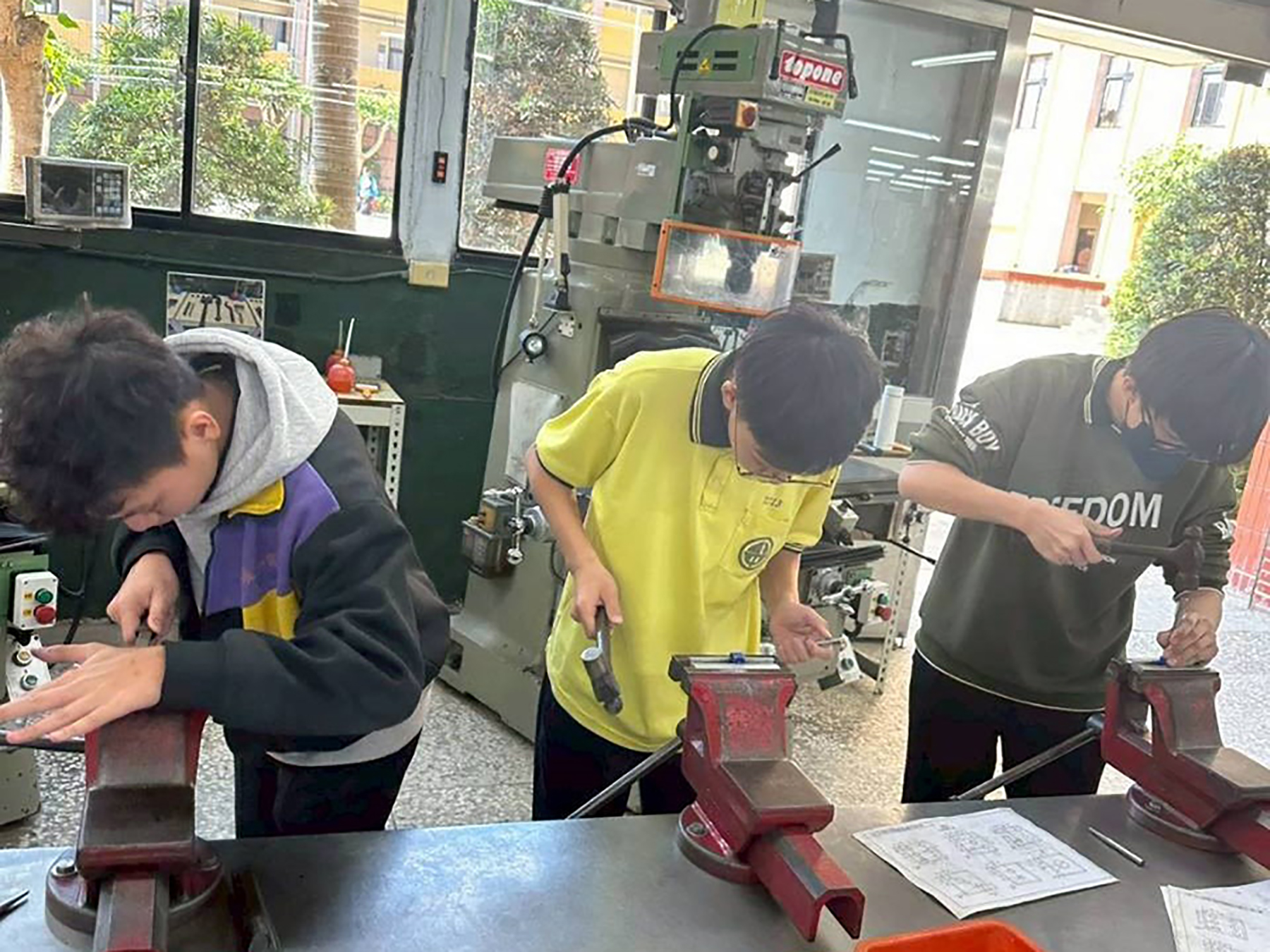 永和國中學生體驗機械職群鉗工基礎實作