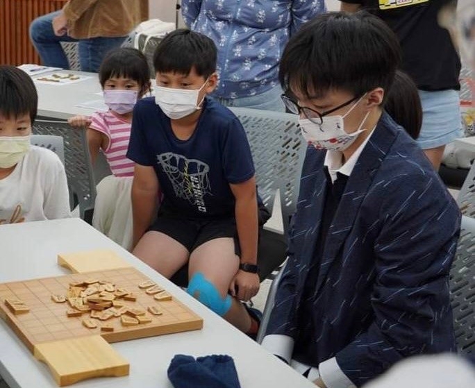 熱愛哲學的世界將棋冠軍張京鼎也透過特殊選才的管道，錄取清華大學不分系學士班.jpg