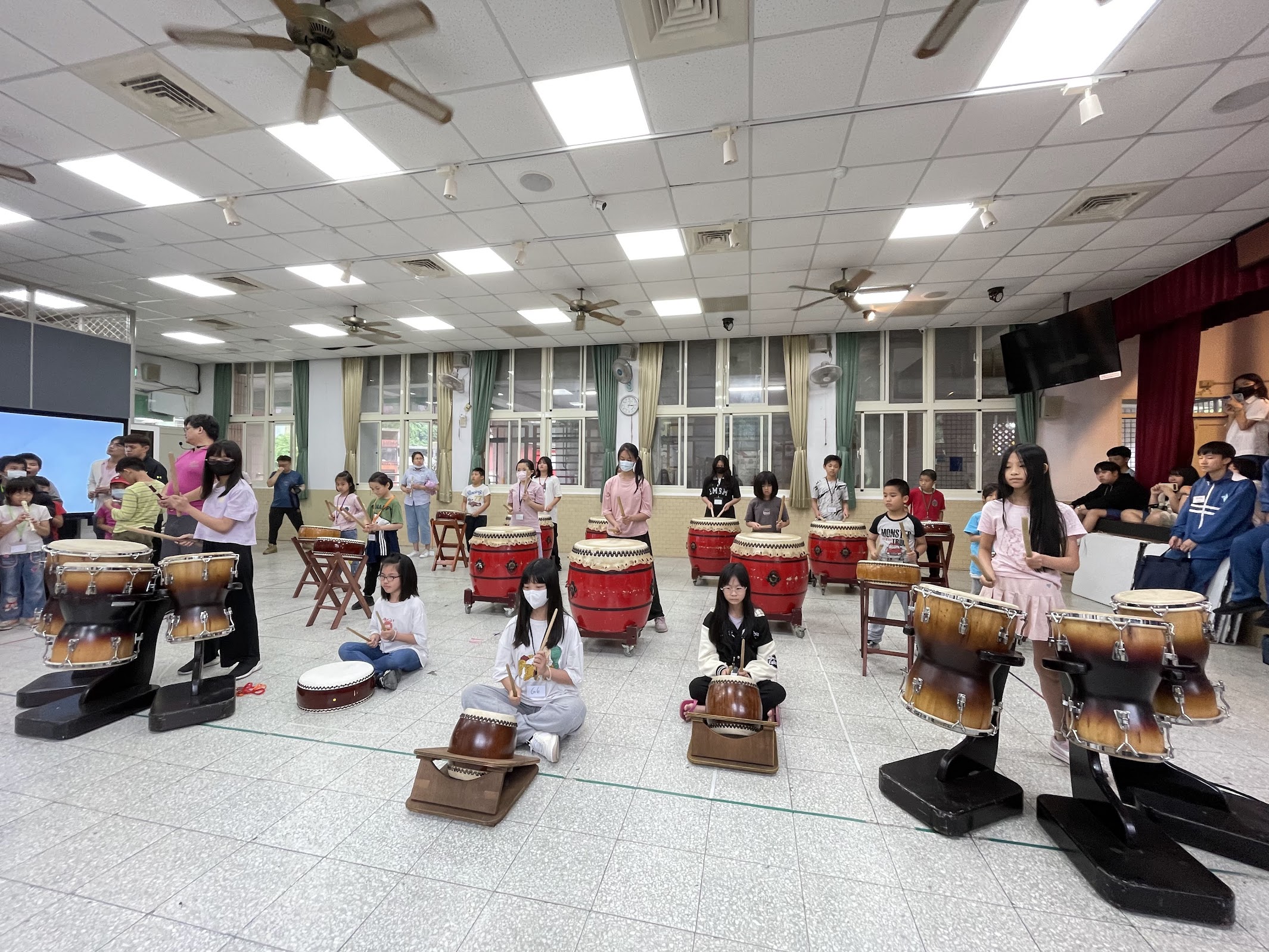 石碇國小表演鳳邑埤塘戰鼓_0.jpg