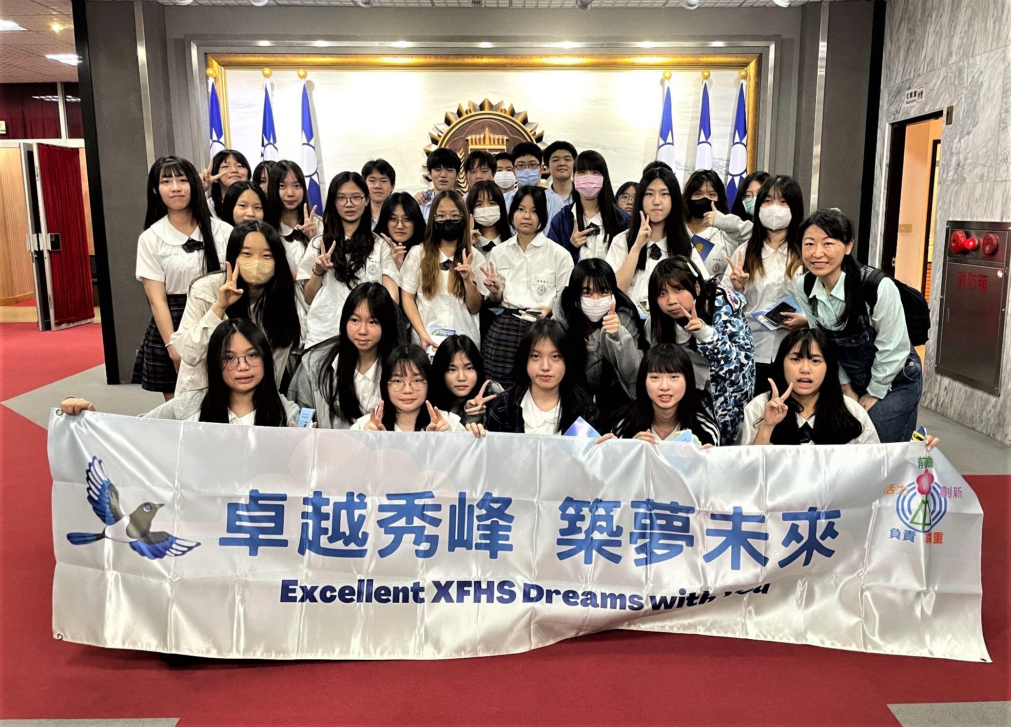 秀峰高中雙語實驗班至法務部調查局參訪，進行模擬法官活動。_0.jpg