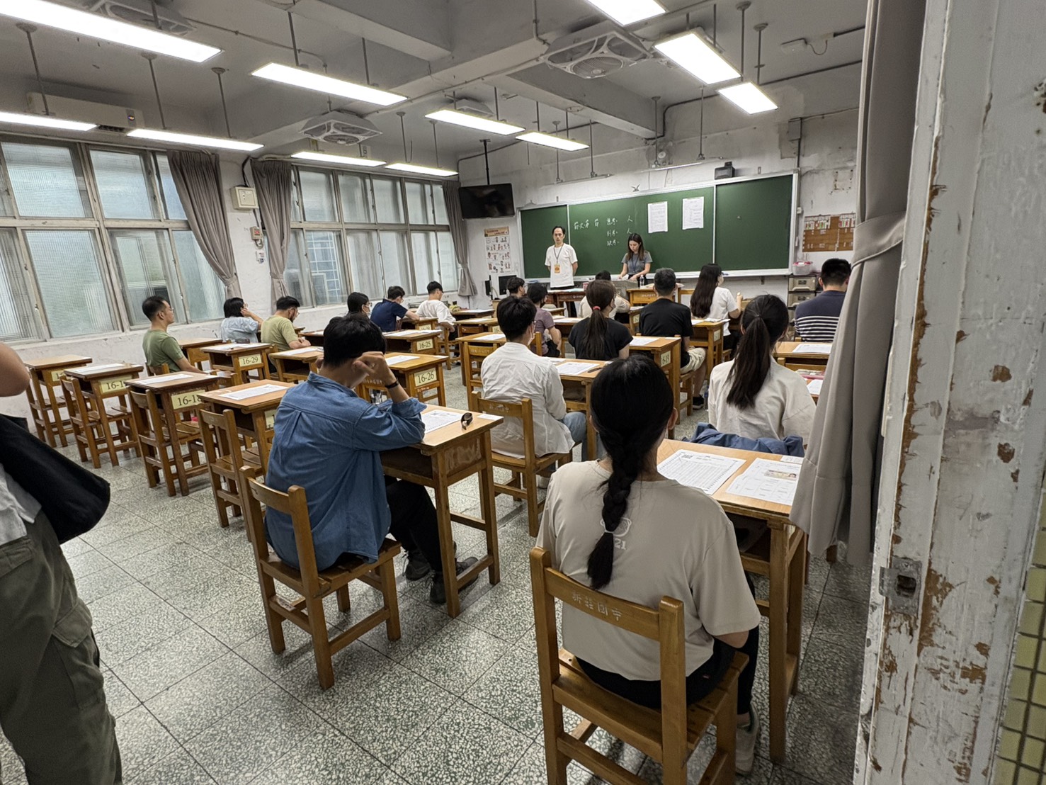 考生進入試場，由監試人員說明應考須知。.jpg