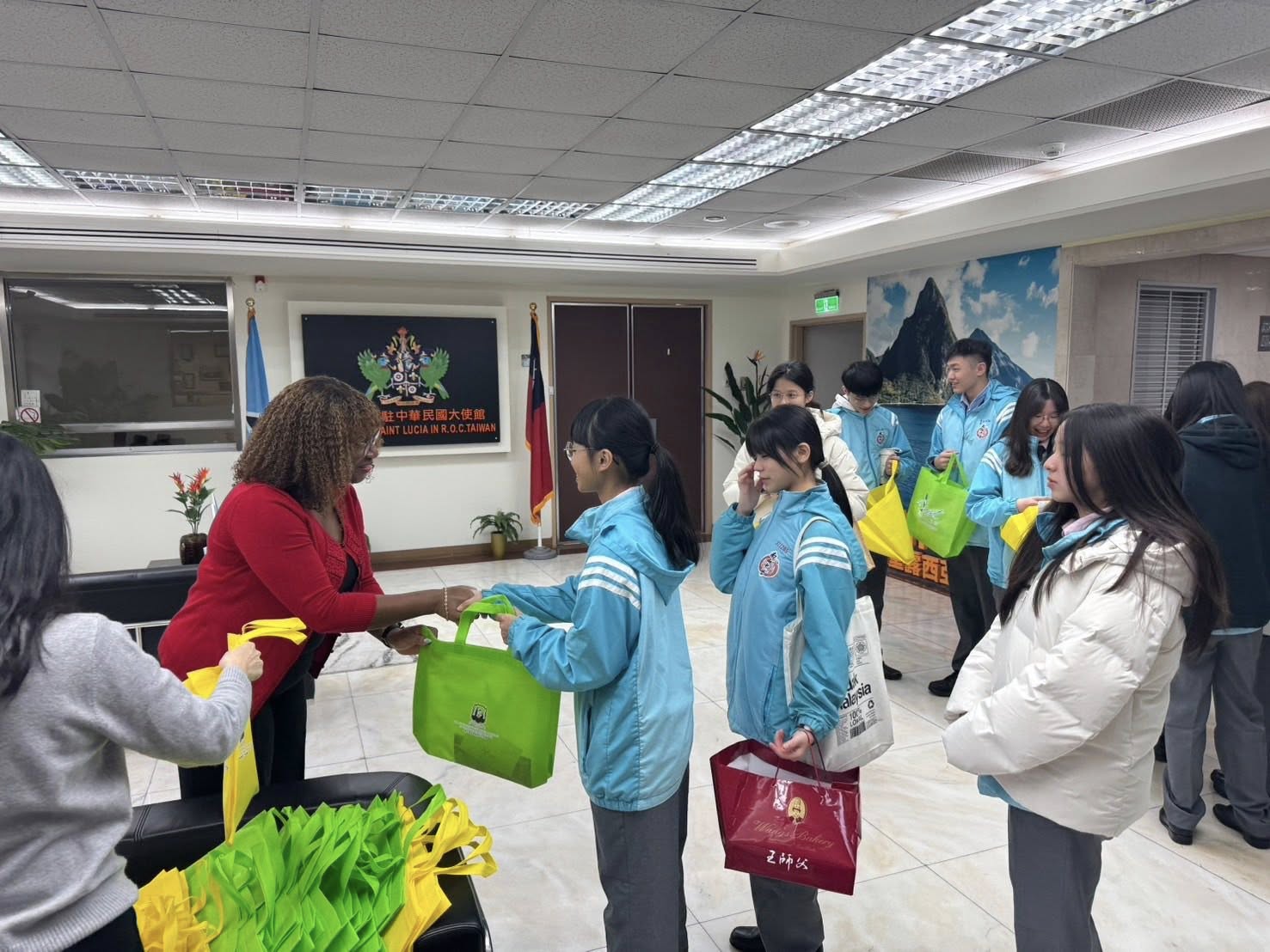 聖文森大使館的實地參訪.jpg