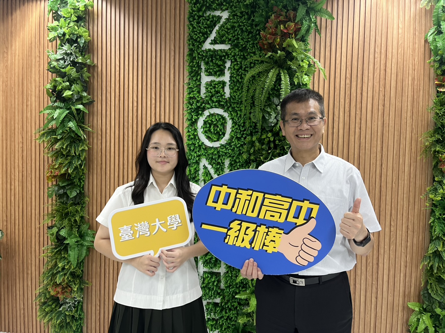 錄取台灣大學外文系的李佩耘在師長協助下主動積極學習.jpg