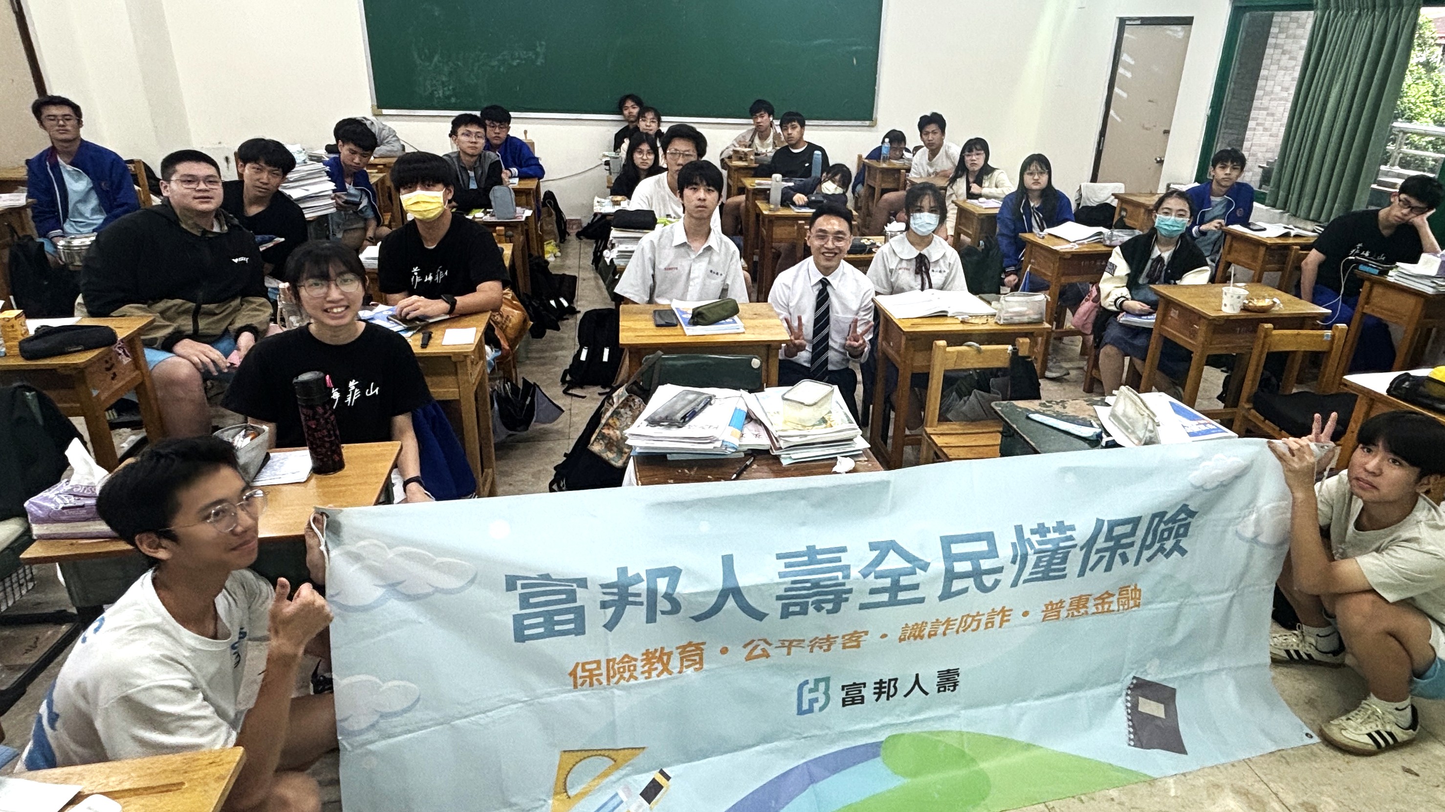 面對快速變遷的社會與經濟環境，財經素養已不再只是理財能力的培養，更是未來公民理解社會運作、做出理性決策的重要基礎能力.jpg