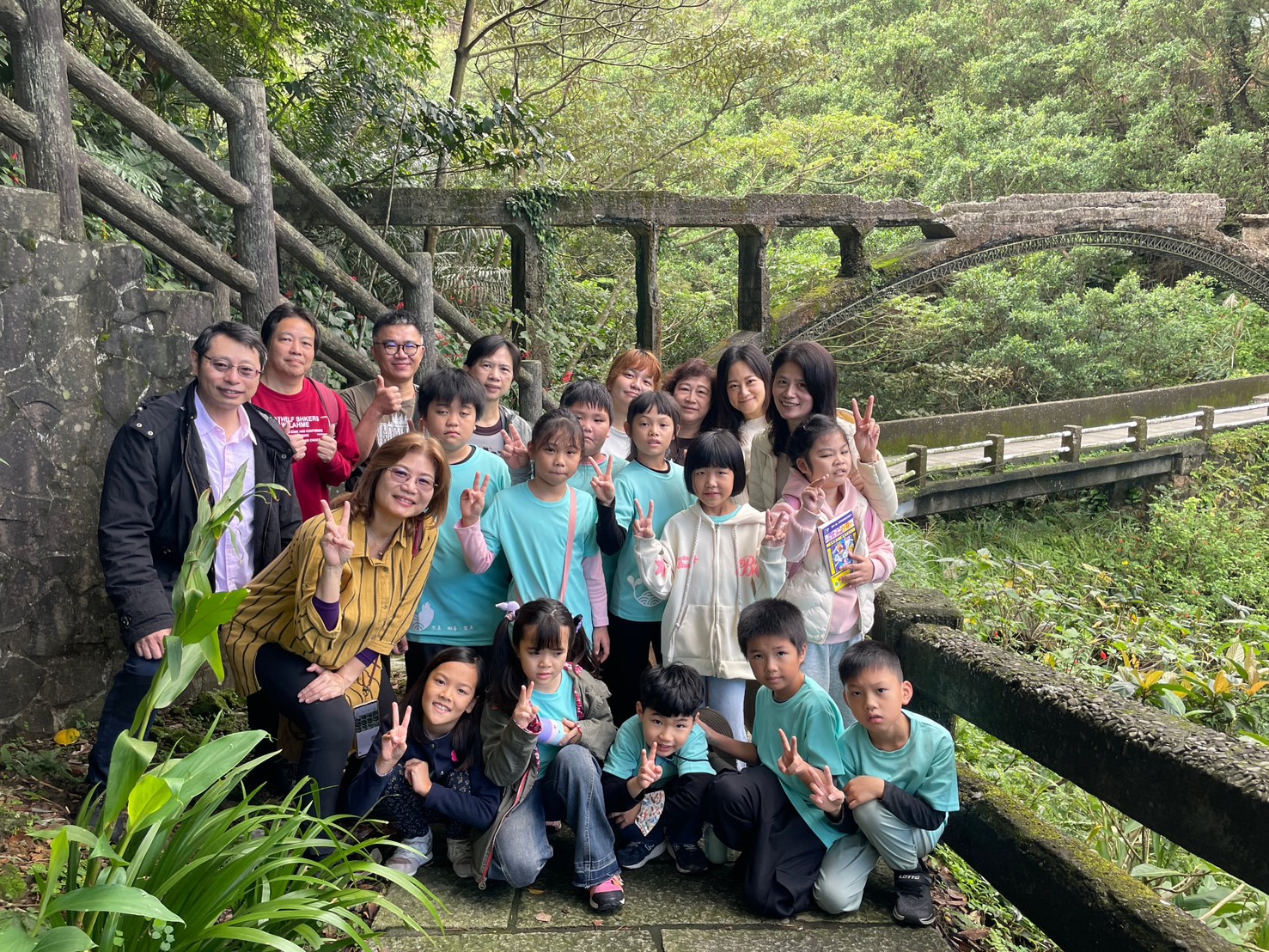 黃金古道雙語點亮新視野