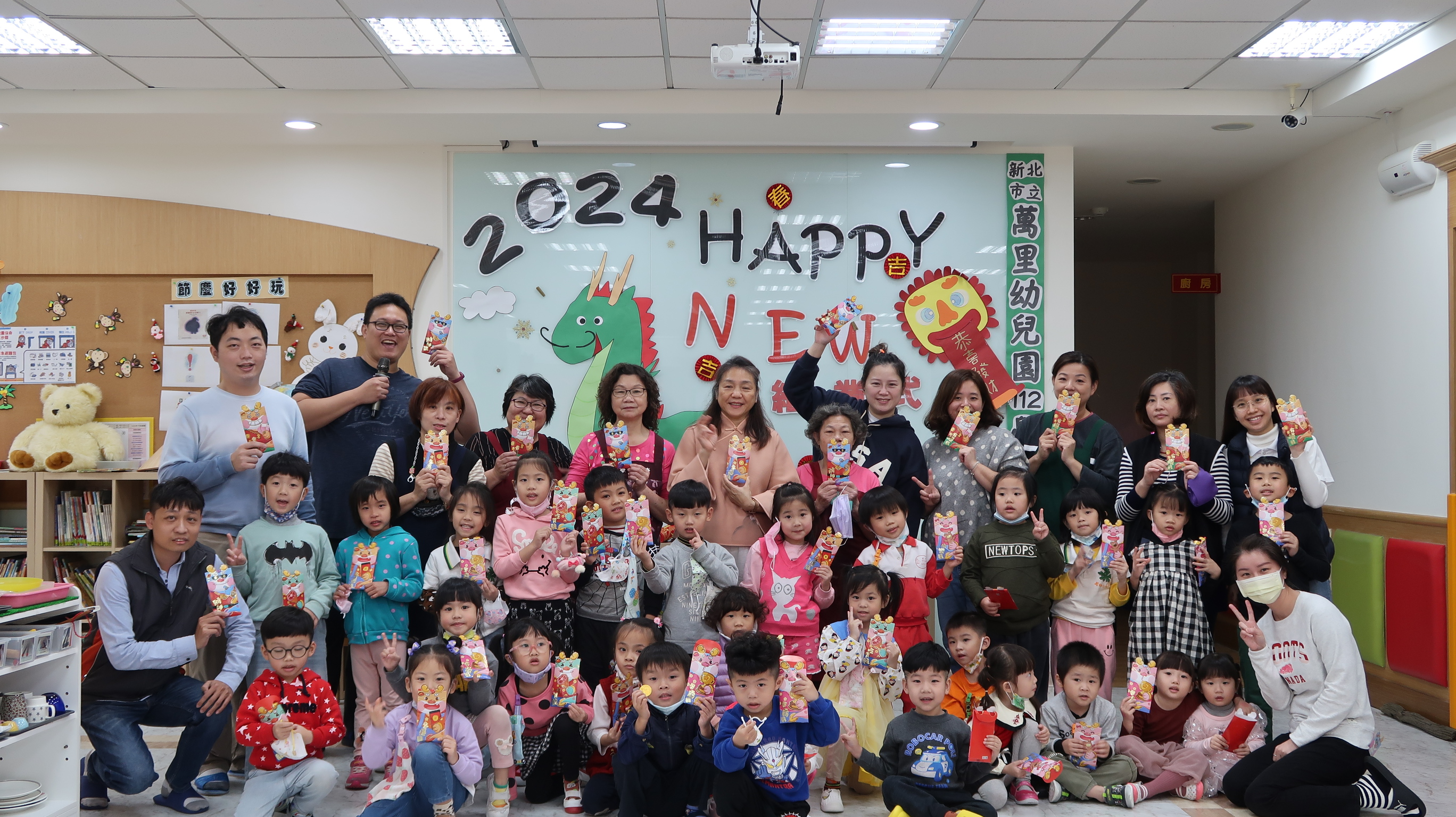 龍年行大運(萬里幼兒園提供).JPG