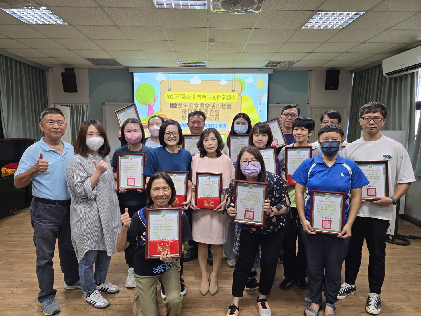 112學年度食農樂活巧營造獲獎學校大合照_0.jpg