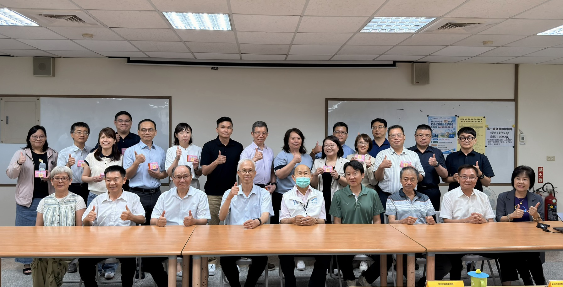 115學年度總計18位初任校長派任至學校就任,透過本日研討會的分享,讓校長們提早了解學校的行政運作。.jpg