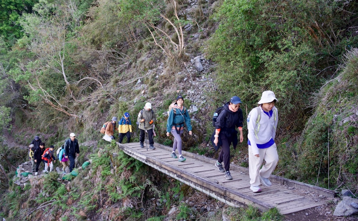 小小英雄征服石瀑，育林國小圓夢玉山前峰，體現堅毅精神