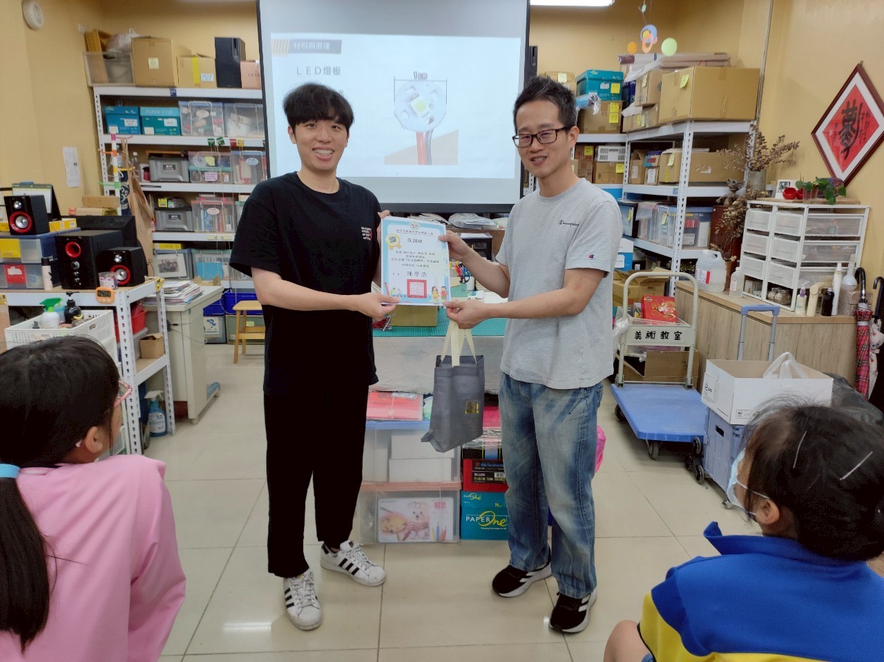 中山國小 × 錦和高中 創客社團翻轉燈課程啟動創意能量